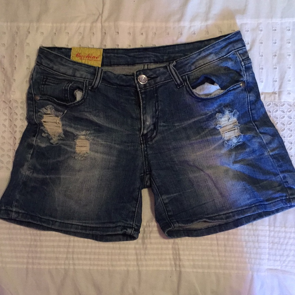 NWOT Machine brand distressed denim shorts